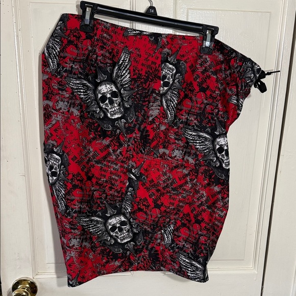 🍁Joe Boxer Red and Black Skull Print swim Shorts size 44🍁 - Picture 5 of 7